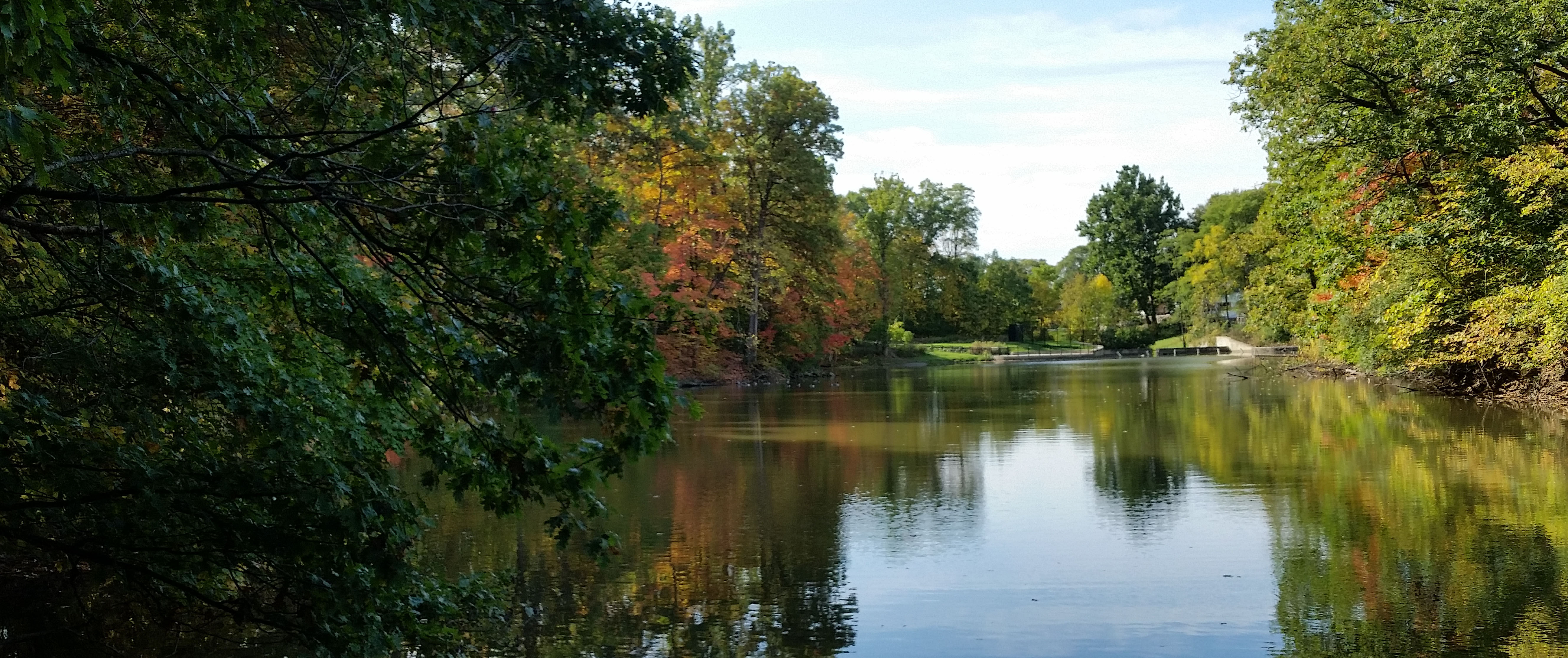 picture of Carpenter Lake in the fall